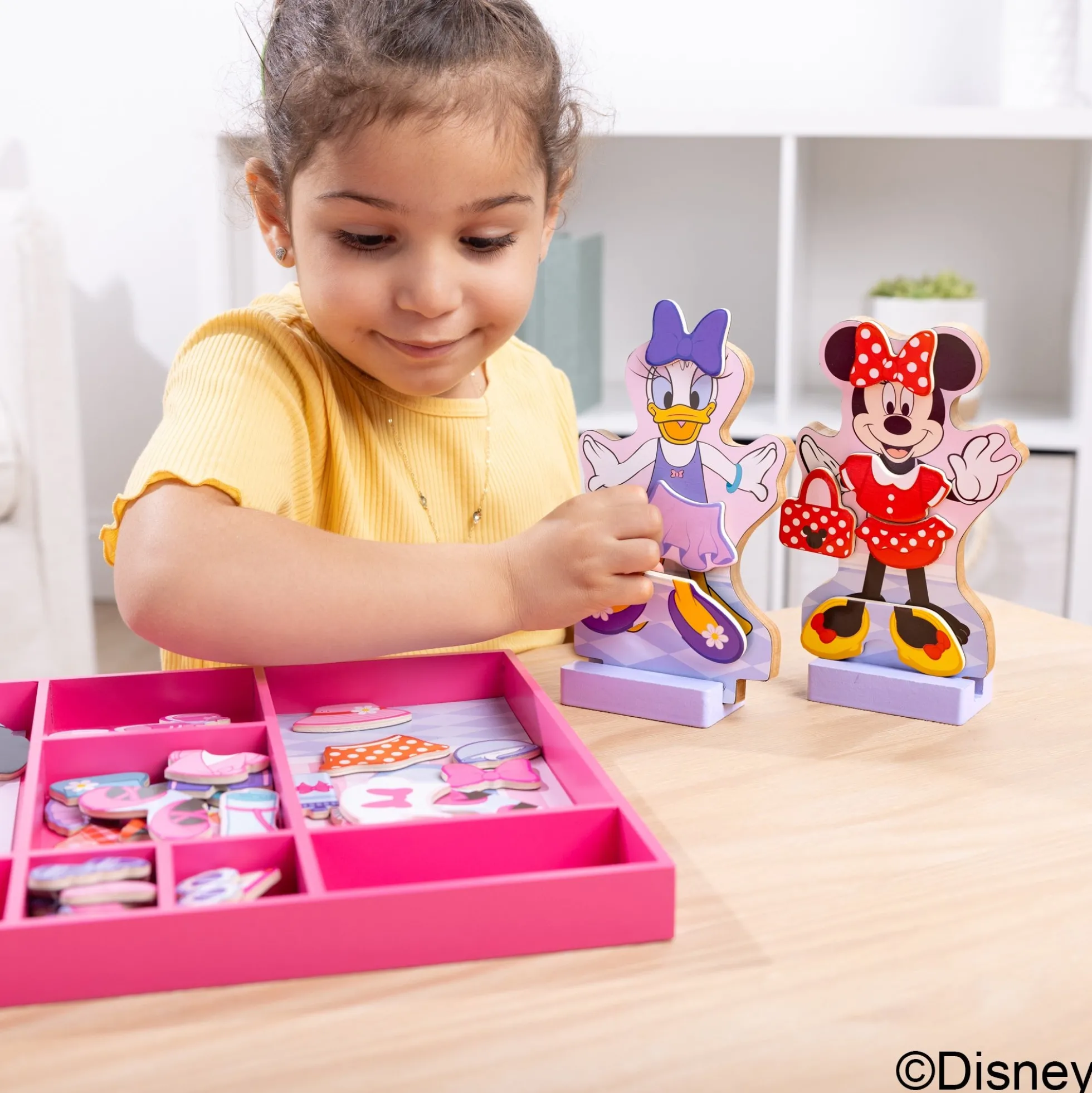 Disney Minnie & Daisy Deluxe Wooden Magnetic Dress-Up