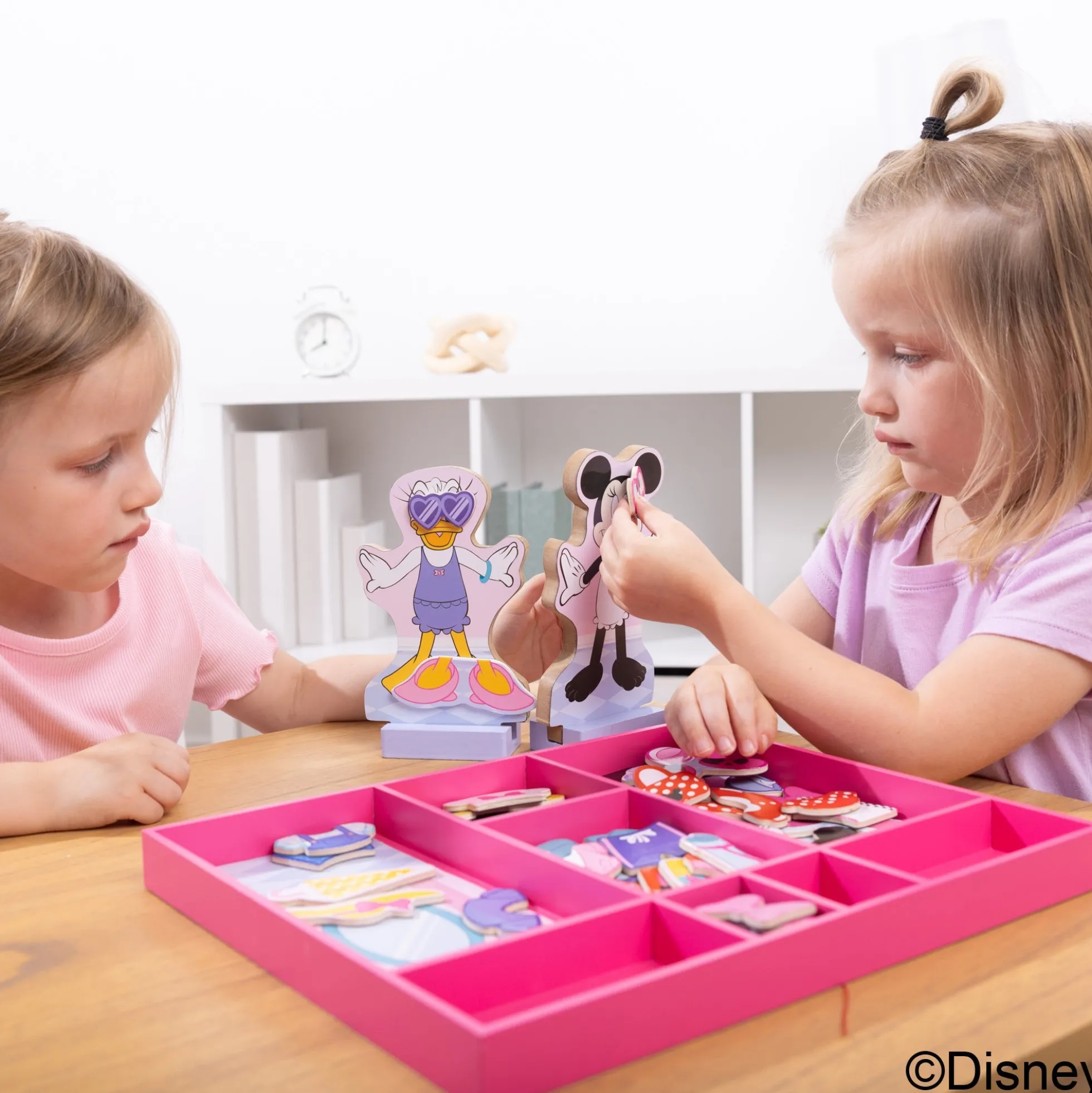 Disney Minnie & Daisy Deluxe Wooden Magnetic Dress-Up