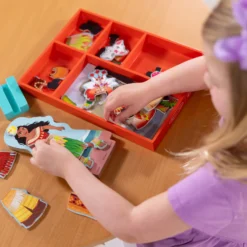 Disney Moana Wooden Magnetic Dress-Up Play Set