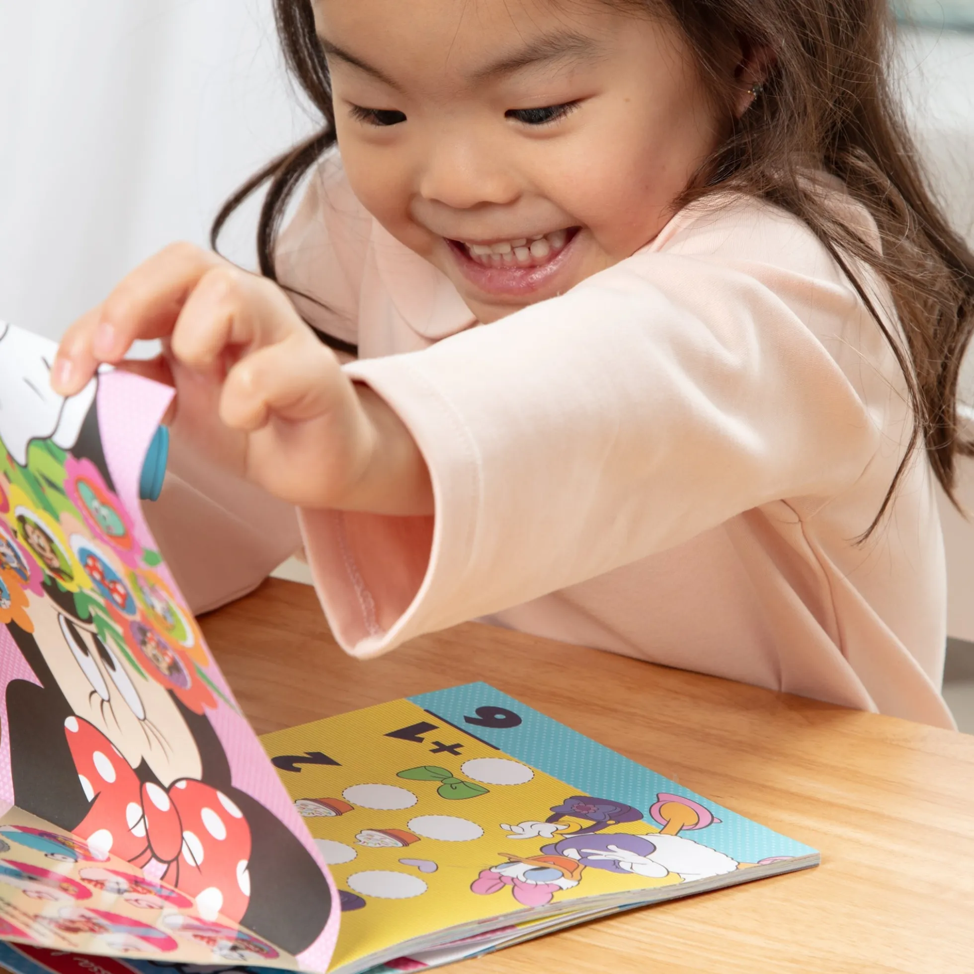 Sticker WOW! Activity Pad & Sticker Stamper - Disney's Minnie Mouse